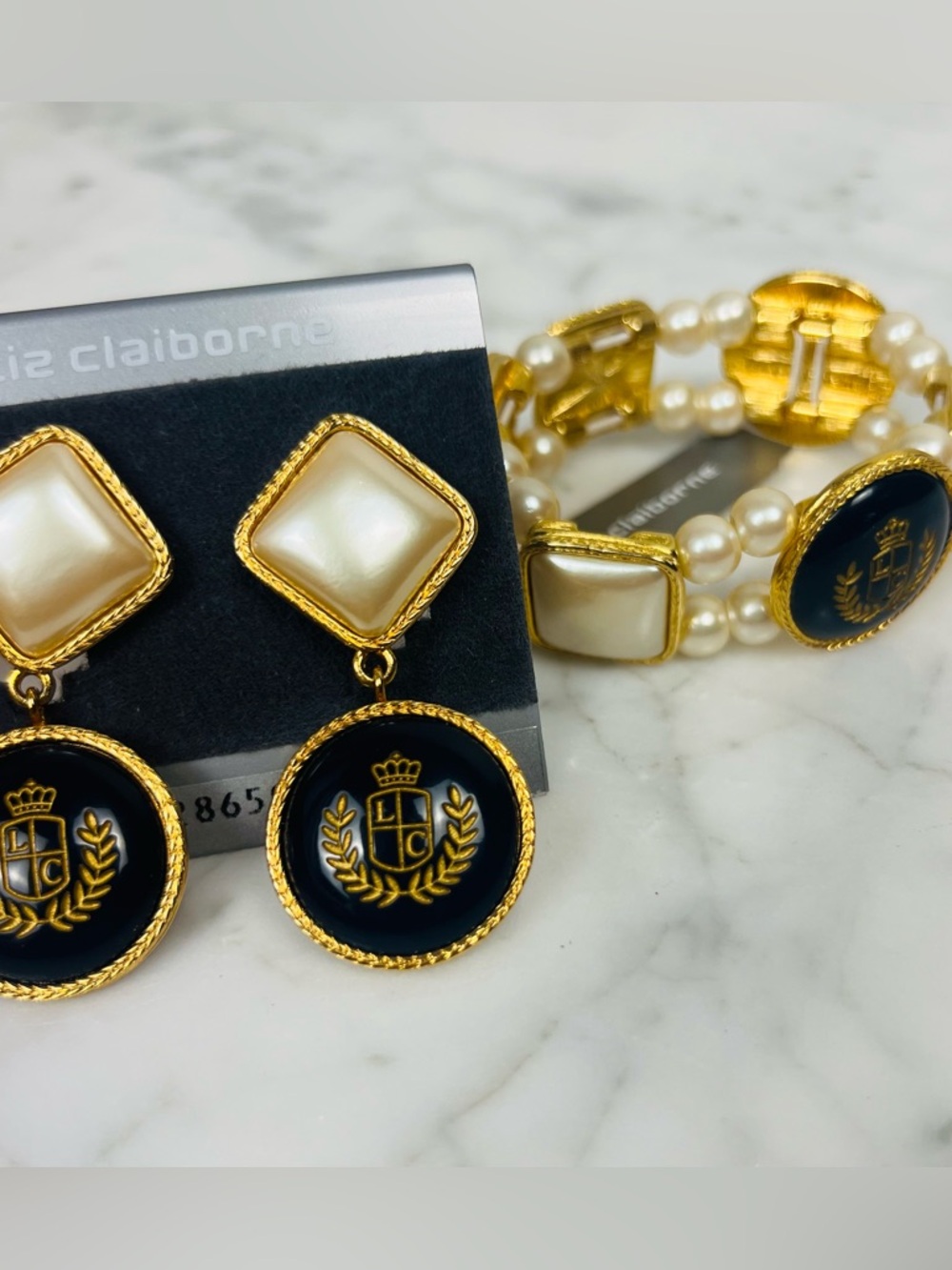 💙 Vintage Liz Claiborne Gold-Tone Bracelet & Clip-On Earring Set – Navy Crest